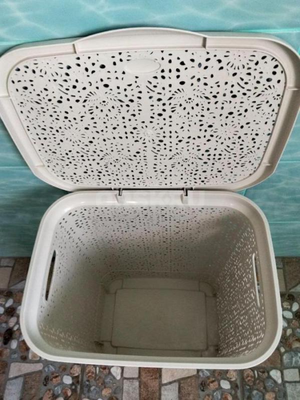 Продам стеллаж для унитаза в норм. состоянии, корзину для белья 40 л. - Орск