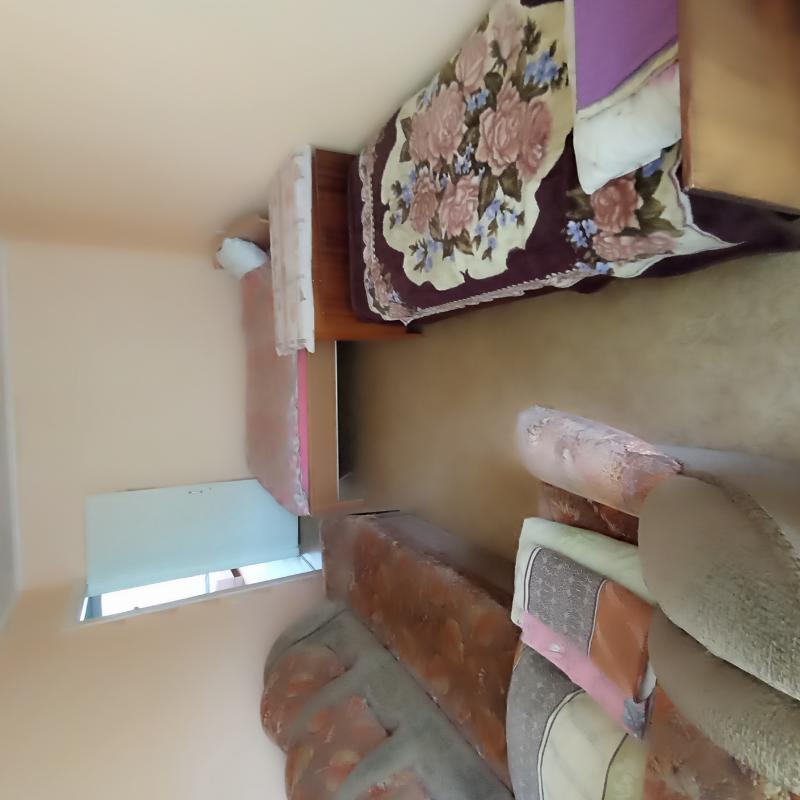 Продаю большую квартиру с раздельными ходами рядом с 6 школой, требуется ремонт, но квартира жилая, - Новотроицк