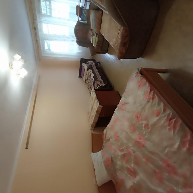 Продаю большую квартиру с раздельными ходами рядом с 6 школой, требуется ремонт, но квартира жилая, - Новотроицк