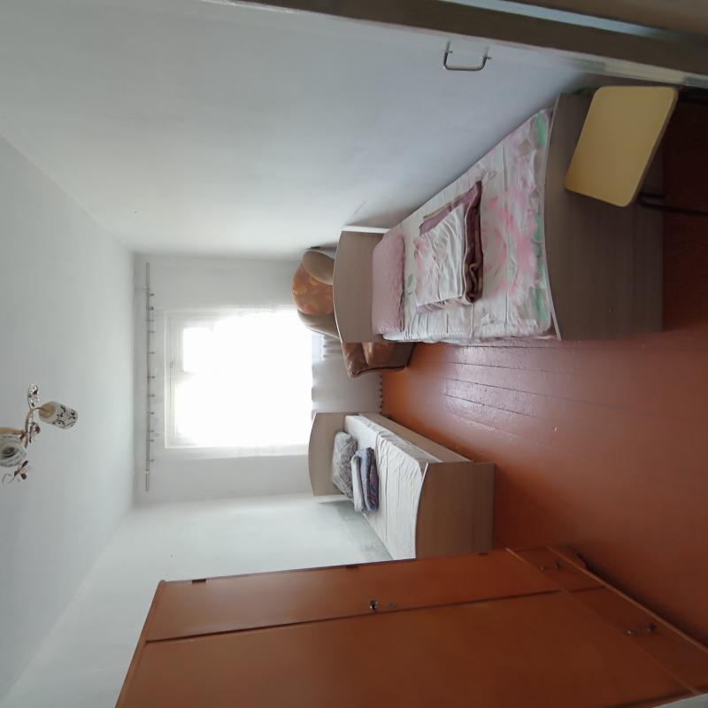 Продаю большую квартиру с раздельными ходами рядом с 6 школой, требуется ремонт, но квартира жилая, - Новотроицк