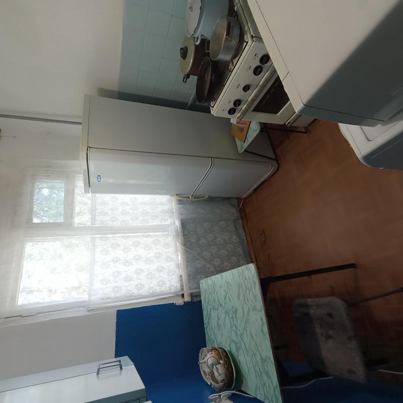 Продаю большую квартиру с раздельными ходами рядом с 6 школой, требуется ремонт, но квартира жилая, - Новотроицк