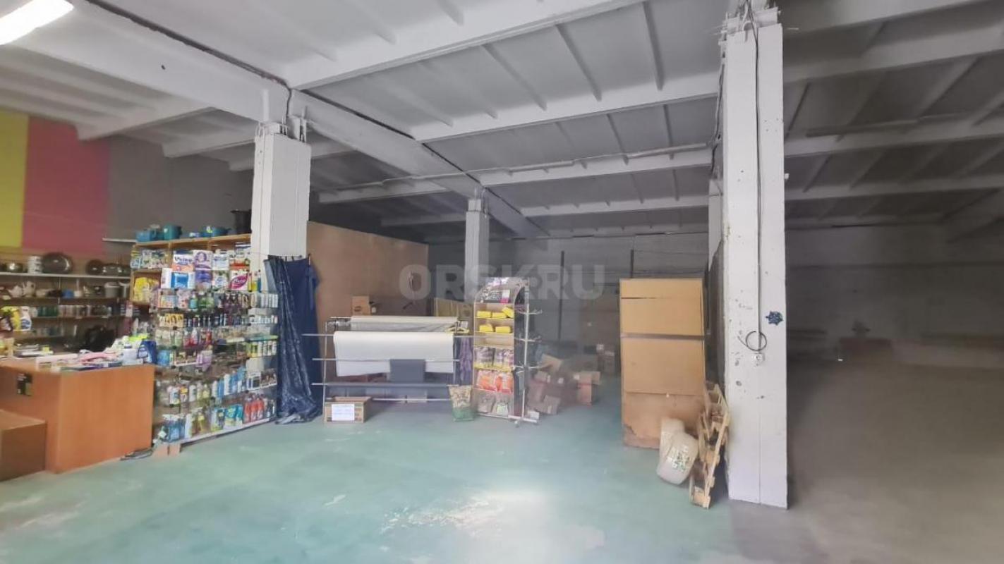 Продам просторное, нежилое 1-этажное помещение с подвалом на земельном участке по адресу: г. - Орск