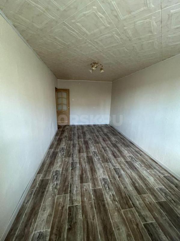 Продаётся 2-х комнатная квартира в кирпичном доме по ул. - Орск