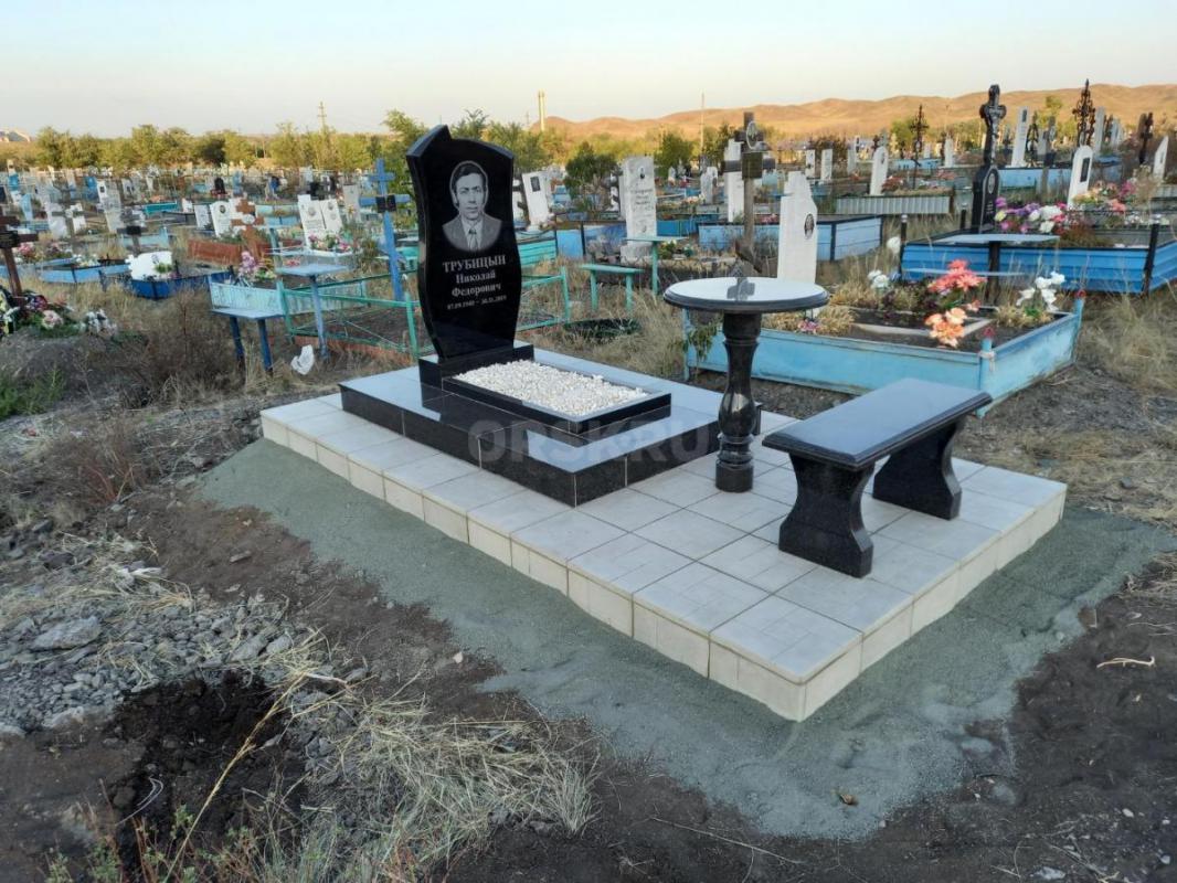 КОМПЛЕКСНОЕ БЛАГОУСТРОЙСТВО ЗАХОРОНЕНИЙ 

Любых типов и размеров 
 
- натуральный камень
 ( гра - Орск
