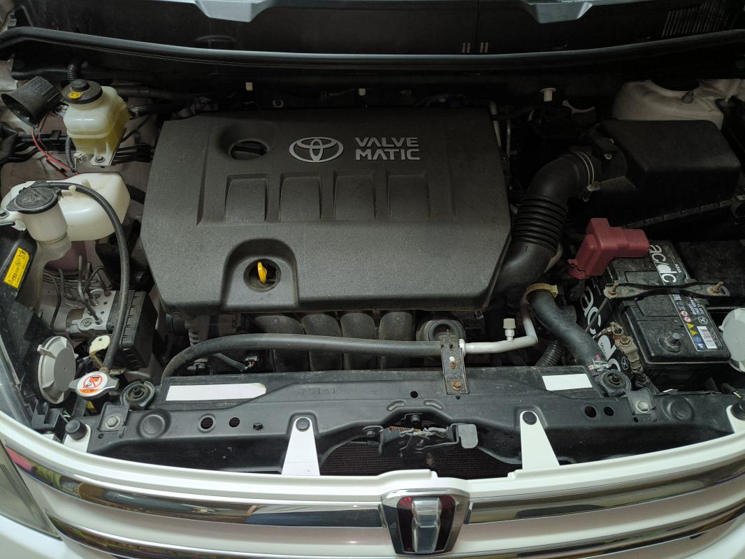 Продам Тойота исис 2010 г. - Новотроицк