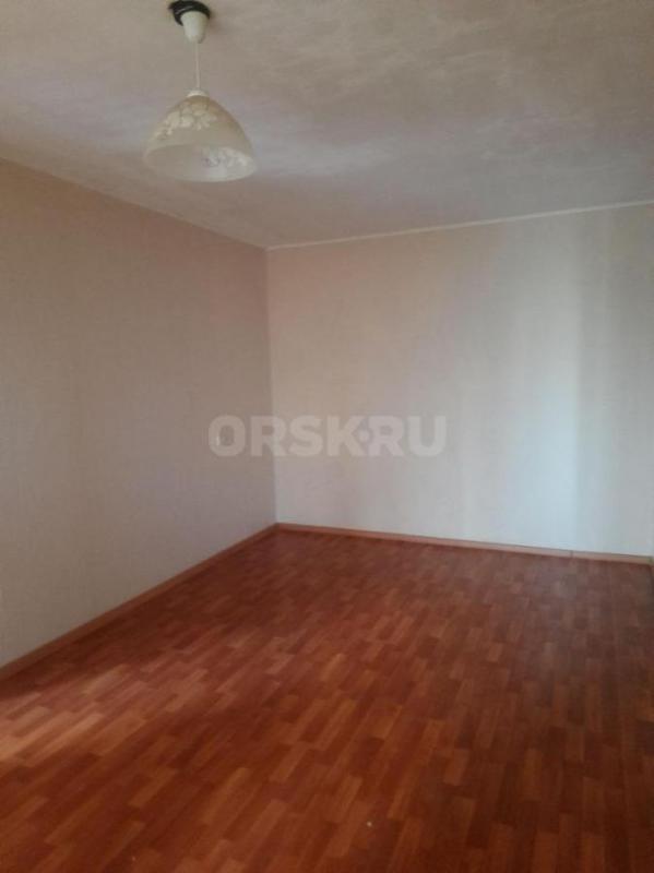 Продаётся уютная двухкомнатная квартира площадью 44.4 квадратных метра на третьем этаже пятиэтажного - Орск