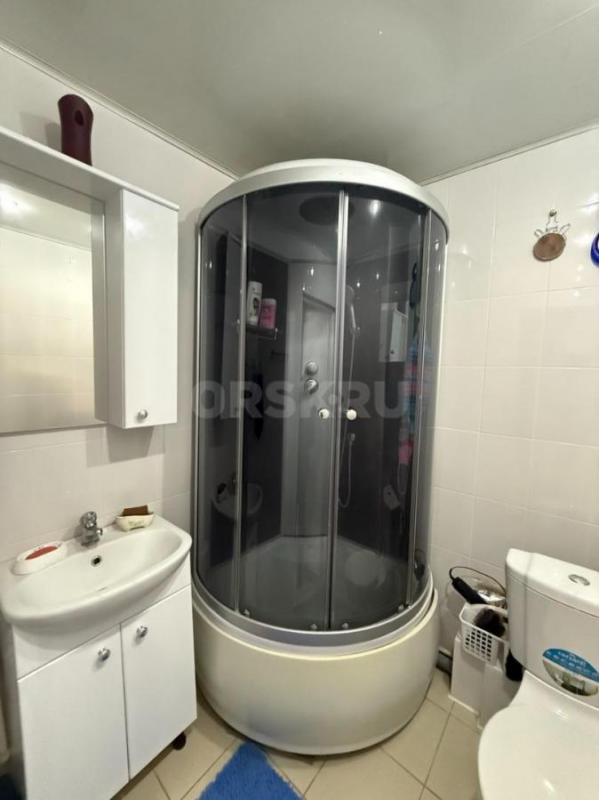 Продаётся уютная однокомнатная квартира на 9-м этаже кирпичного дома, расположенного по адресу: прое - Орск