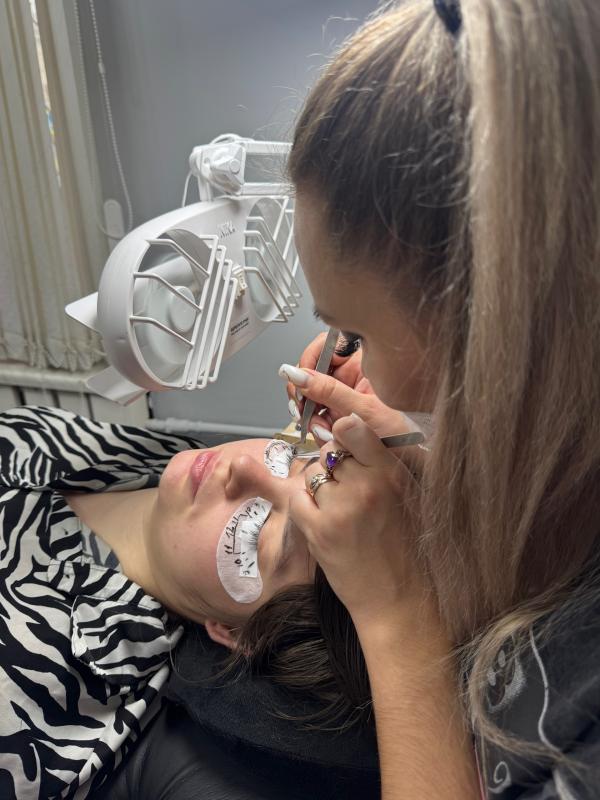 Милые девушки предлагаю вам свои услуги по наращиванию ресниц! - Новотроицк