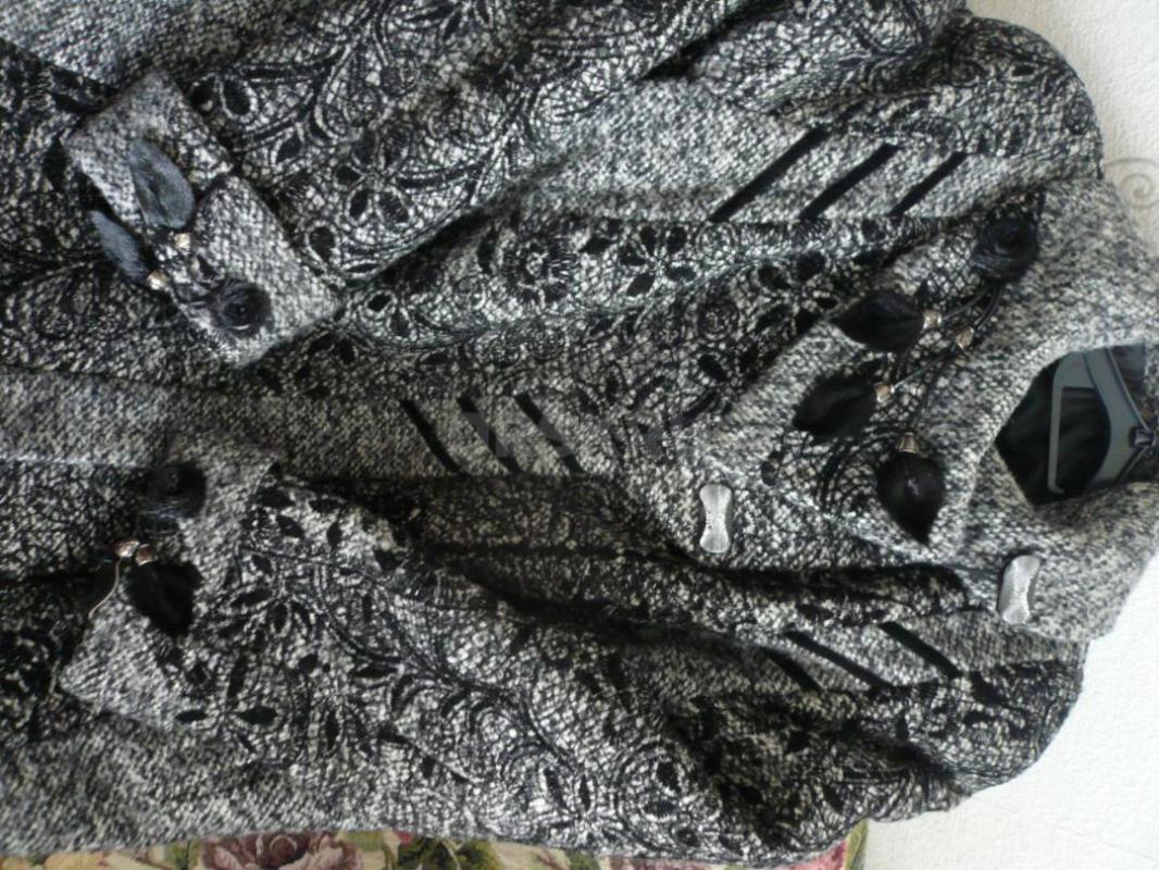 Продам зимнее женское шерстяное пальто с вышивкой и отделкой из меха. р 54. - Орск