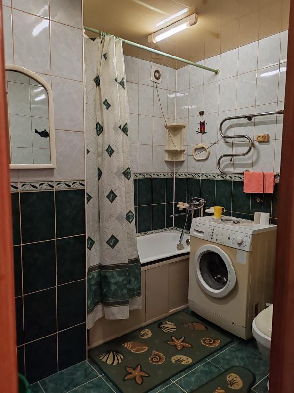 Продам в центре города уютную 2- комнатную квартиру ( распашонка). - Новотроицк