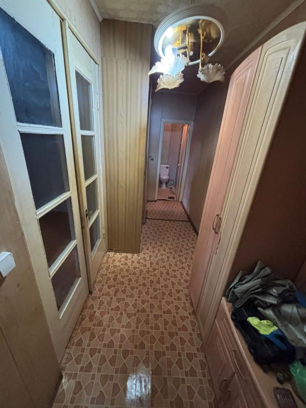 Представляю вашему вниманию 1 комнатную (Старого типа) светлую и просторную квартиру на 3 этаже в пр - Новотроицк