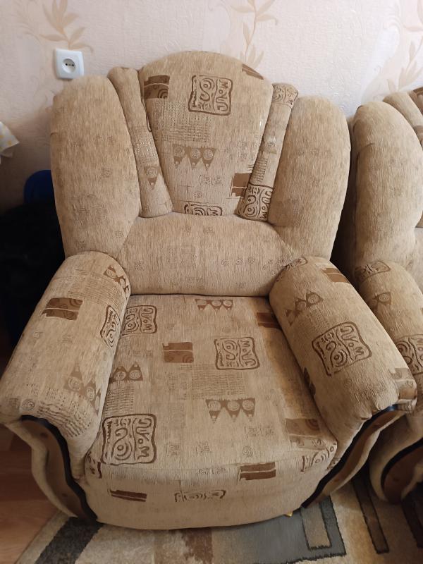 Продам угловой диван и кресло в отличном состоянии. - Гай