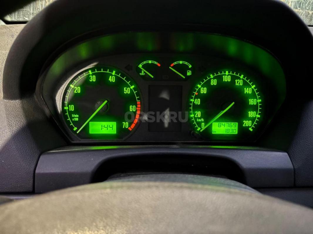 Продам личный автомобиль, в хорошем состоянии, кузов не гнилой, музыка установлена, подлокотник. - Орск