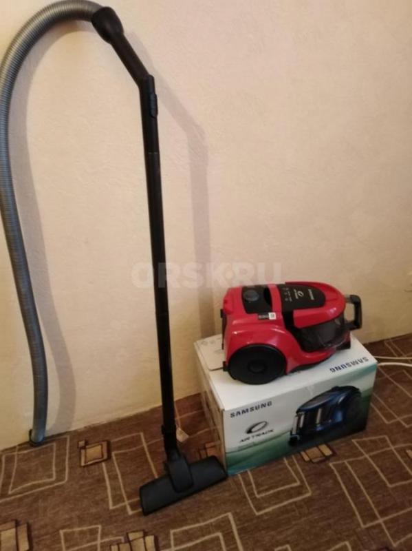 пылесос ( новый - пользовались 2 раза), безмешковый Цена окончательная - Орск
