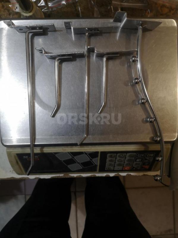 В связи с закрытим магазина продаются витрины, стеллажи(все разборное) , кассовые аппараты, весы по - Орск