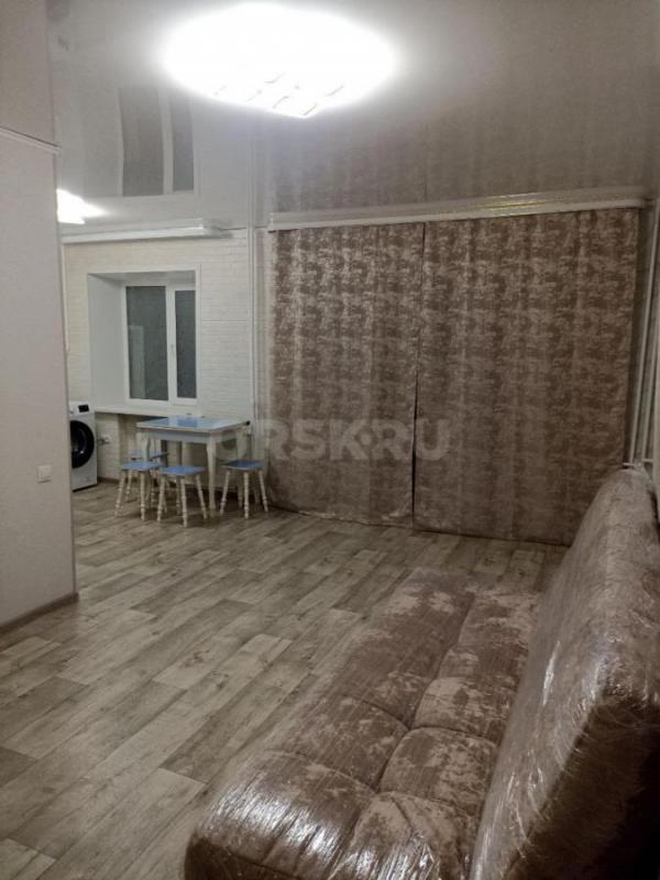 Сдам  на длительный срок чистую, уютную однокомнатную квартиру (студию). - Орск