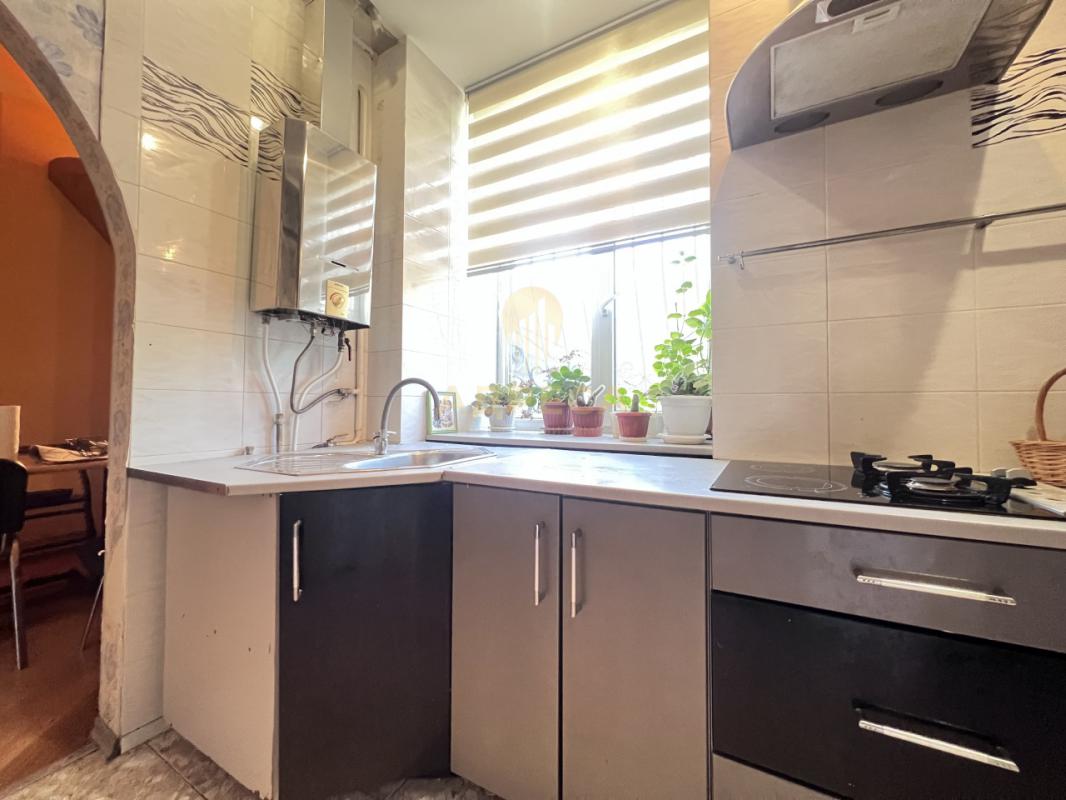 Продается шикарная СТАЛИНКА! 3-x комнатная квартира на 1-м этaже 4-х этажнoгo дoма! - Оренбург