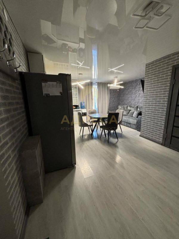 Предлагаем вашему вниманию светлую и уютную трехкомнатную квартиру в кирпичном доме недалеко от цент - Сорочинск