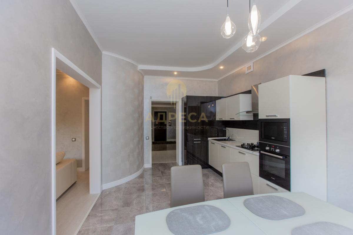 Продаётся просторный таунхаус в современном жилом комплексе &laquo;Крона&raquo;Предлагаем ст - Оренбург