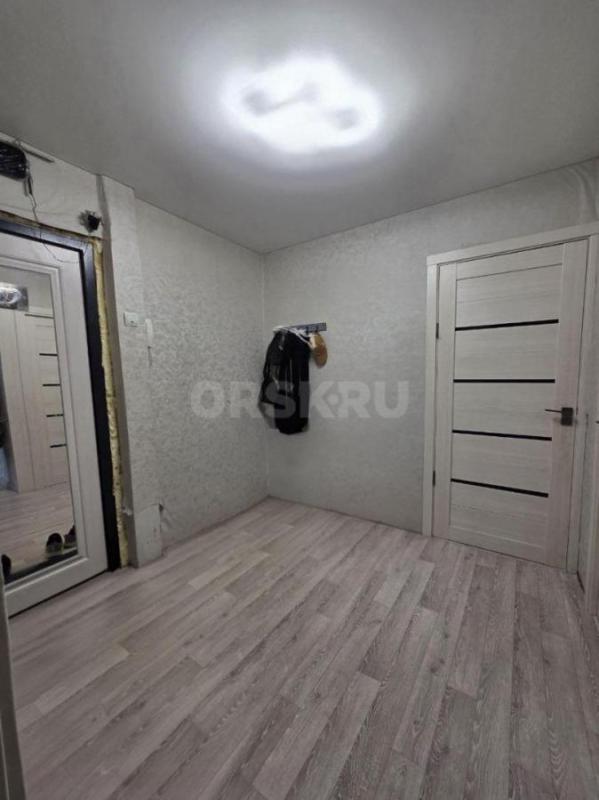 Продам 3х комнатную квартиру озтп 7й микрорайон, школа садик сбоку дома! - Орск