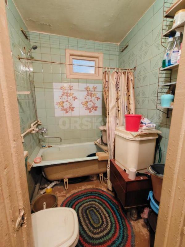 Продаётся двухкомнатная квартира площадью 43.3 квадратных метра на четвёртом этаже пятиэтажного кирп - Орск