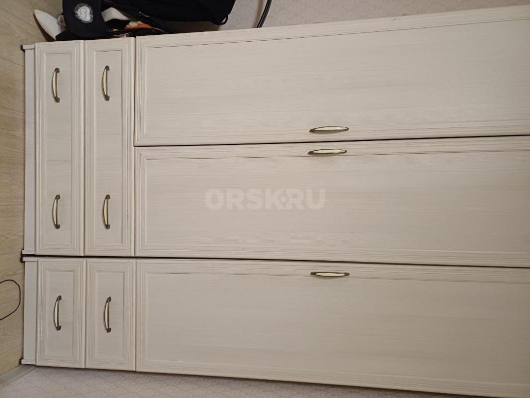 Мебель в детскую, 2 кровати,2 стола,2 полки,шкаф. - Орск