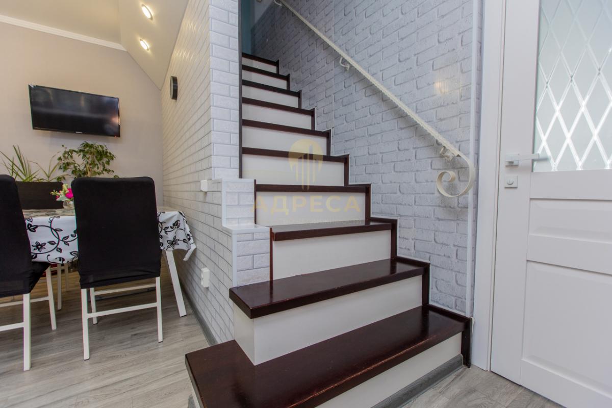 Продаётся 2-х этажный дом с земельным участком площадью 6 соток. - Оренбург