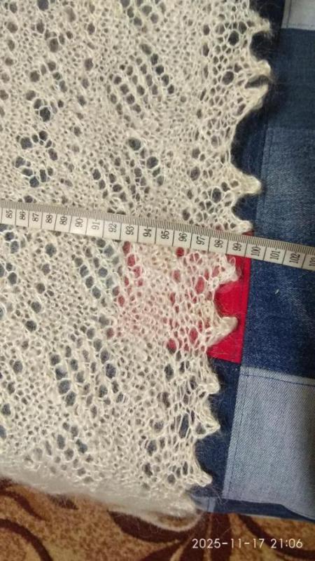 Продам пуховый платок. 115*115  7 т.р и паутинку 100*100 3,5 т.р - Орск