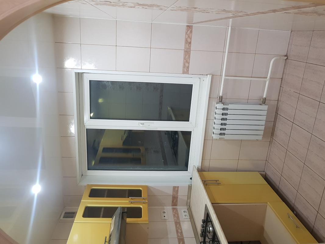 Продается ОТЛИЧНАЯ 2Х-КОМНАТНАЯ КВАРТИРА С ХОРОШИМ РЕМОНТОМ. 
-- Раздельные комнаты  с видом на две - Новотроицк