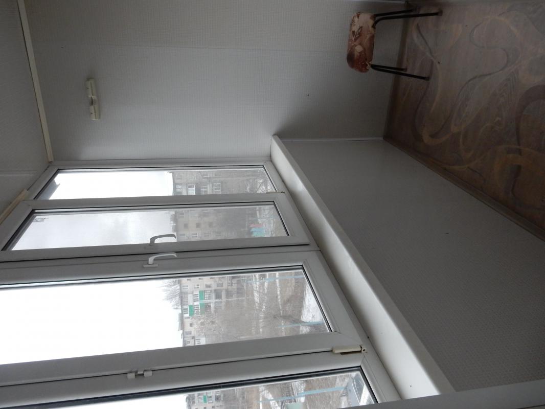 Кирпичный дом , рядом ост. 2 уральская, частично меблированная ,тёплая, можно с домашним питомцем. - Новотроицк