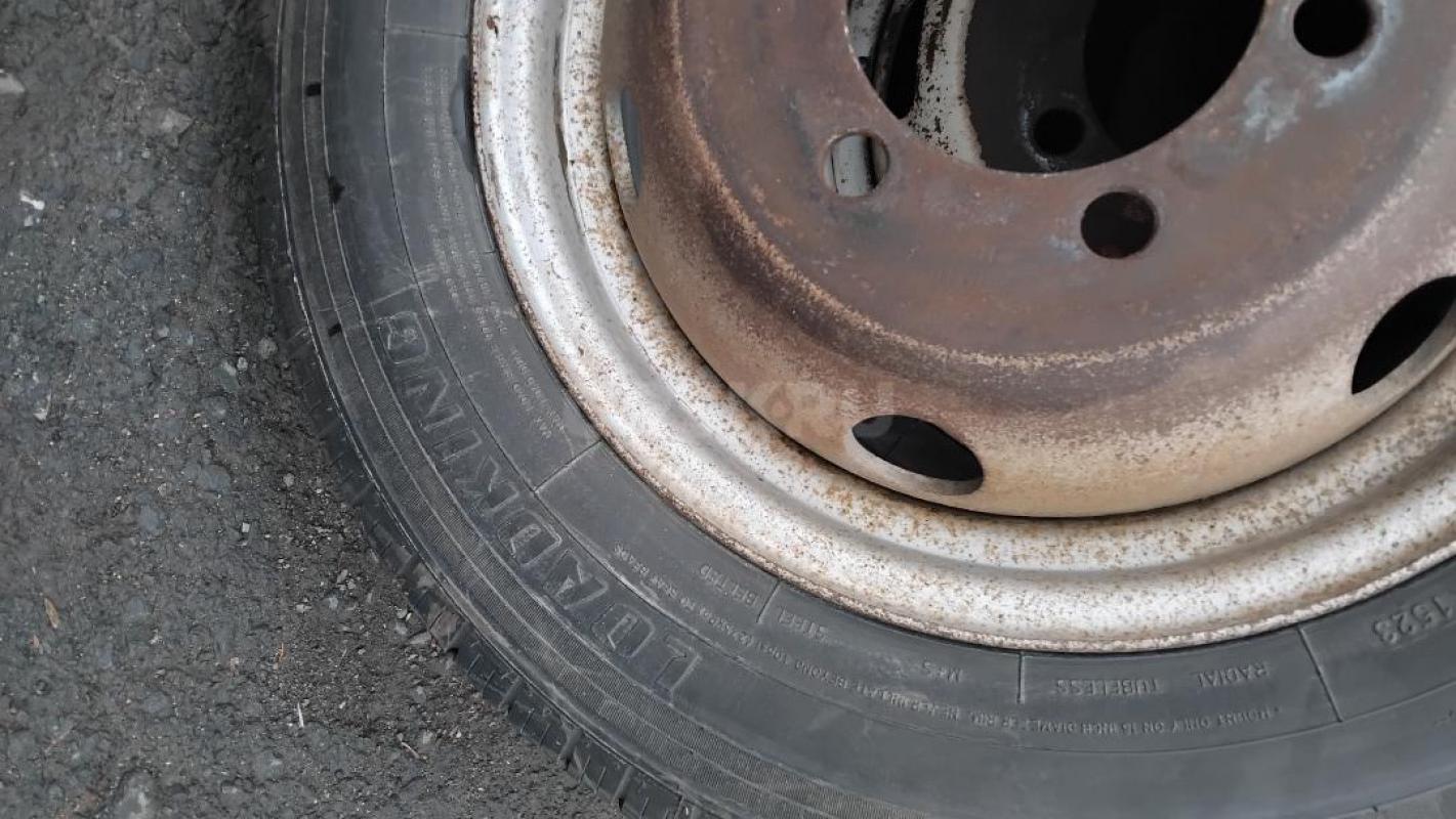 Продам комплект летней резины на дисках в отличном состоянии 185/75 R 16C на Газель, Два диска новые - Орск