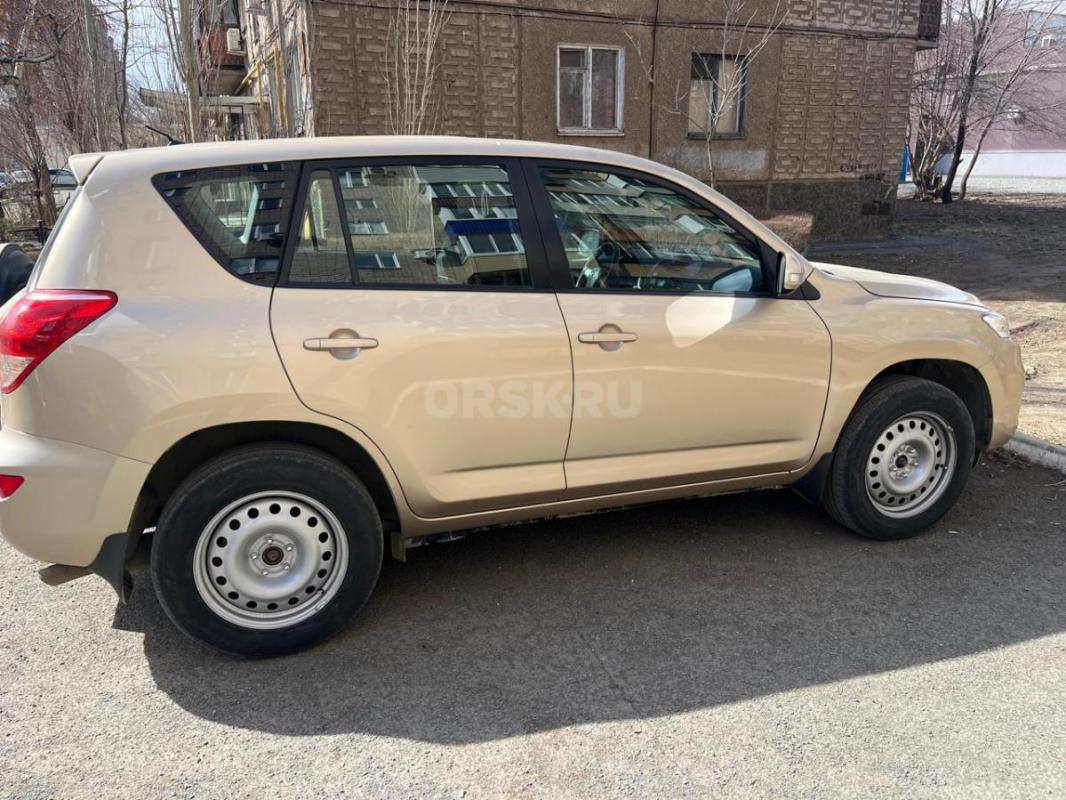 Продам Тойота Рав 4 декабрь 2010 года в отличном состоянии , родной пробег 75 тысяч километров , пол - Орск