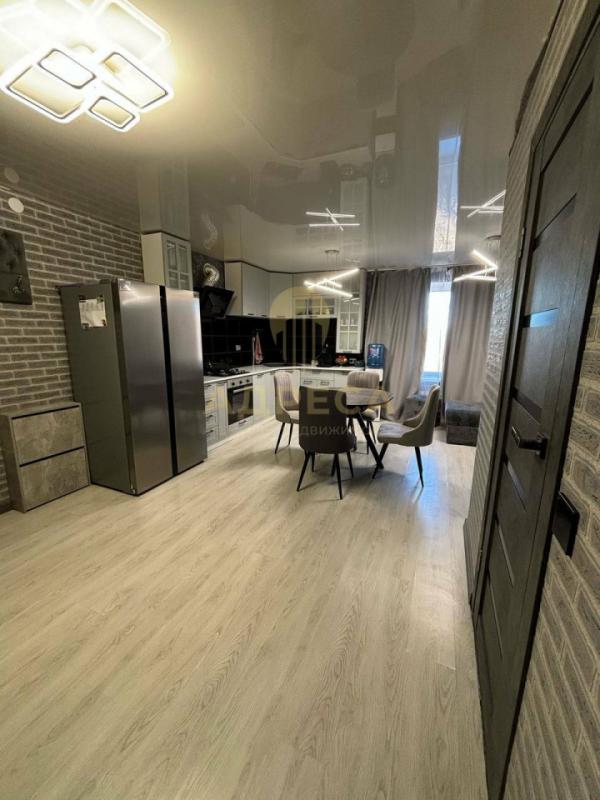 Предлагаем вашему вниманию светлую и уютную трехкомнатную квартиру в кирпичном доме недалеко от цент - Сорочинск