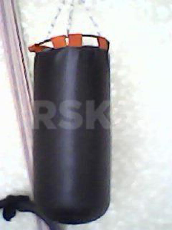 Продам боксёрский мешок высота 55см, диаметр 25см, с потолочным креплением. - Орск