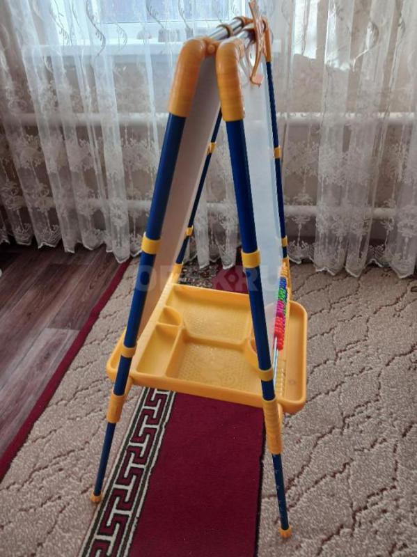 Мольберт детский двухсторонний, с пеналом в отличном состоянии. - Орск