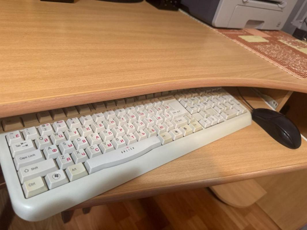 Продам рабочий компьютер с монитором, клавиатурой, мышью и колонками за 7000 - Орск