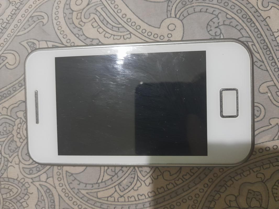 Продаю свой мобильный телефон в белом цвете Oyster Arctic 350 экран без дефектов на задней крышке сб - Новотроицк
