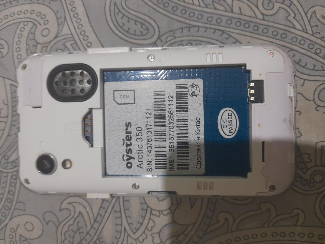 Продаю свой мобильный телефон в белом цвете Oyster Arctic 350 экран без дефектов на задней крышке сб - Новотроицк