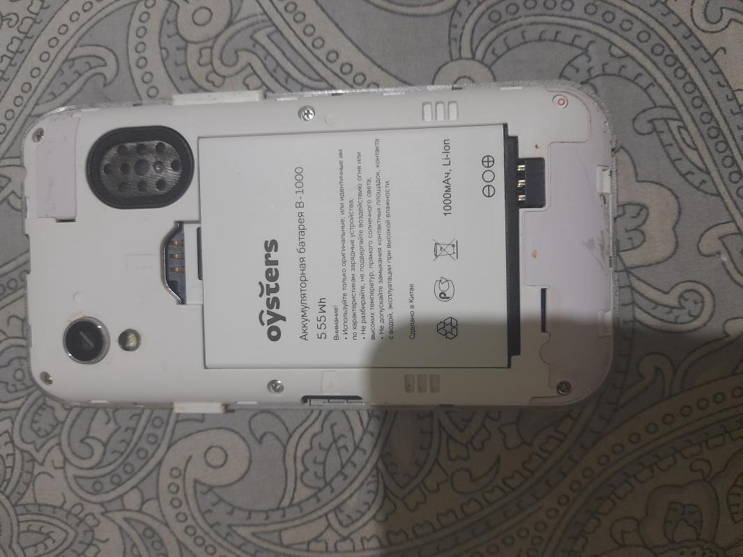 Продаю свой мобильный телефон в белом цвете Oyster Arctic 350 экран без дефектов на задней крышке сб - Новотроицк