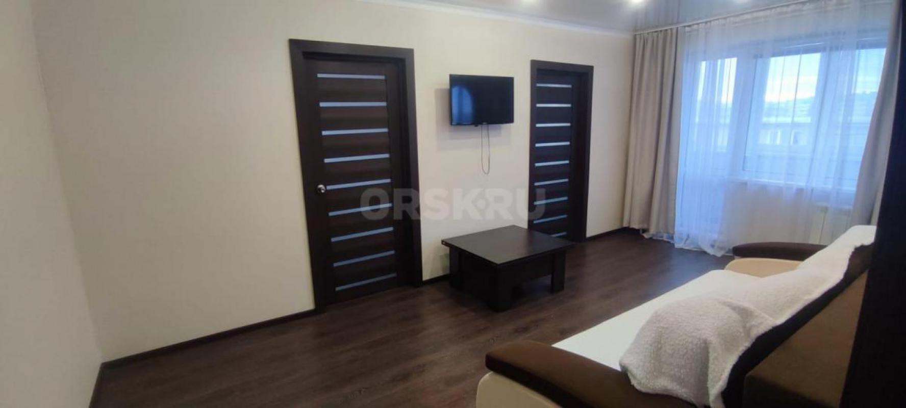 Сдам на длительный срок уютную 3-комнатную квартиру в г. - Орск