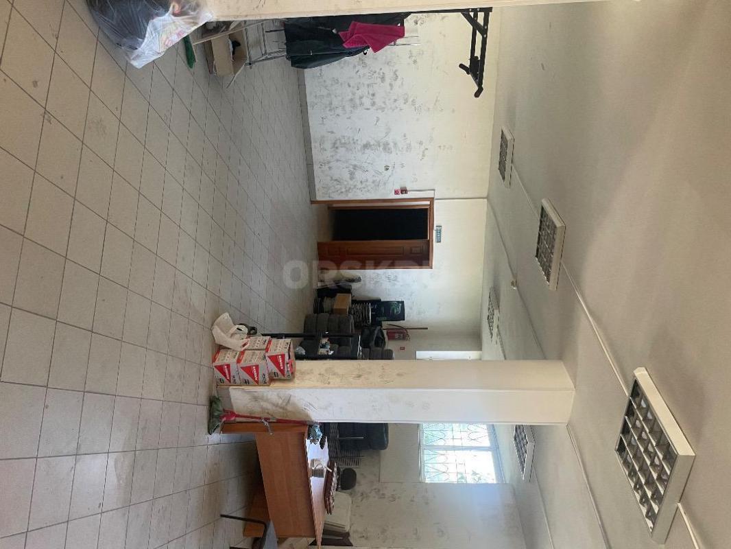 Предлагаю Вам рассмотреть под аренду
2-х этажное нежилое помещение общей площадью 617 кв. - Новотроицк