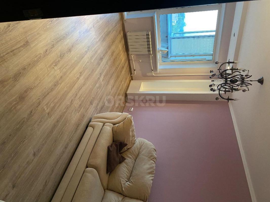 Сдам 2-х квартиру на длительный срок полностью оборудована. 27000 + оплата по счетчикам . - Орск