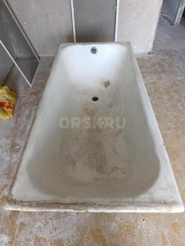 Продам ванну 1.5 за 500р.,радиатор. - Орск