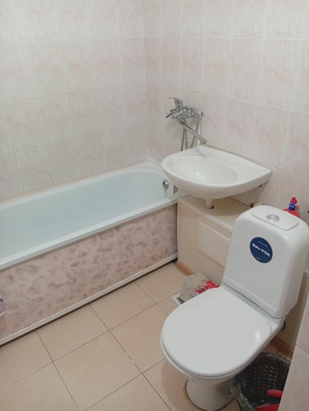 Продаеться теплая  однокомнатную квартиру в центре города улучшенной планировки на втором этаже в 5 - Гай