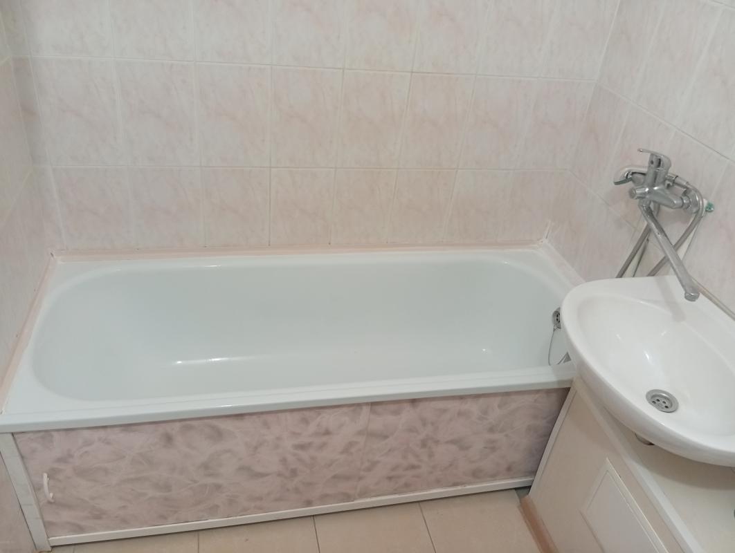 Продаеться теплая  однокомнатную квартиру в центре города улучшенной планировки на втором этаже в 5 - Гай