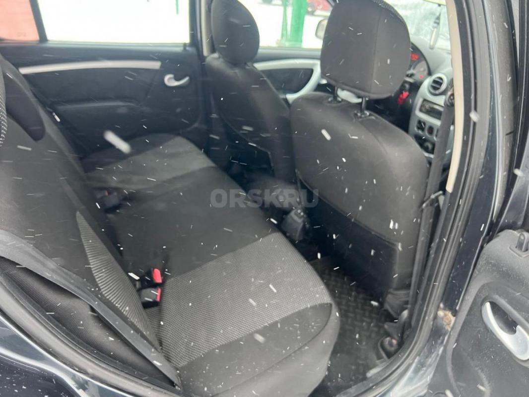 RENAULT Sandero Год 2010
3 собственник птс оригинал
Максимальная комплектация
Мощный Двигатель: 1 - Орск