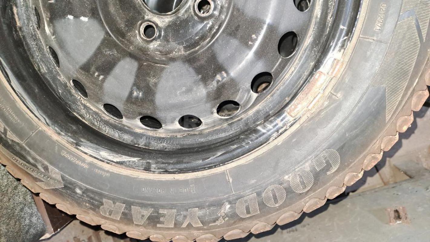 Комплект зимних шипованых колес на дисках. - Орск