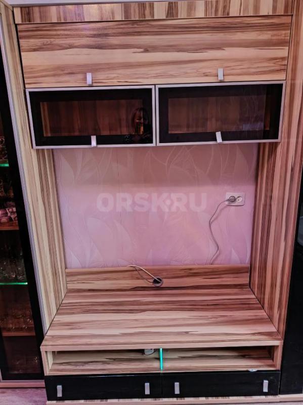 Стенка-горка в отличном состоянии, высота 190 см., длина 270 см., глубина 50 см. - Орск