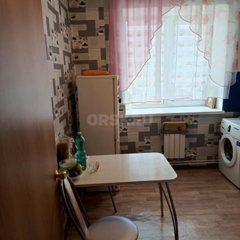 Сдам квартиру на длительный срок с мебелью, район ОЗТП второй этаж - Орск