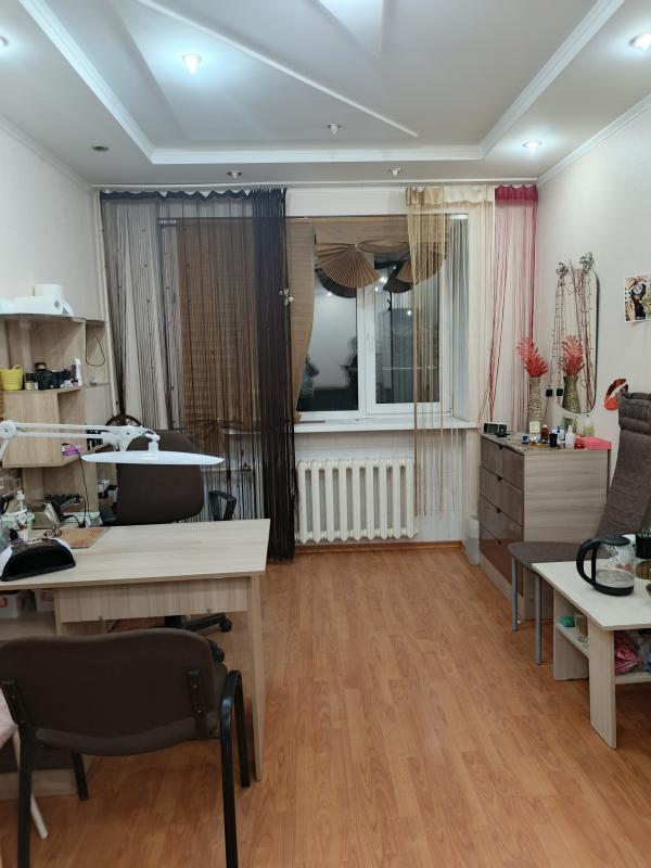 Продается салон красоты "Марго" в районе комплекса домов "Изумрудный" по адресу: - Новотроицк